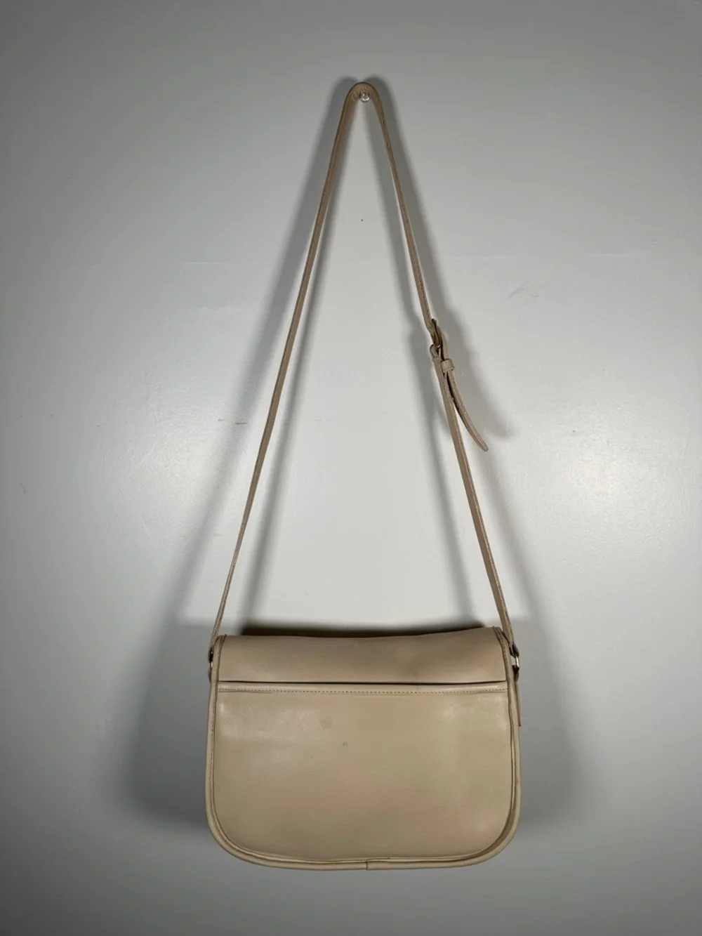 Coach Vintage City Bag No. 9139 USA Made Beige Leather Crossbody Shoulder Bag - Picture 6 of 11
